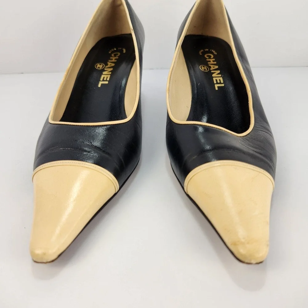 CHANEL Classic Black Beige Cap Toe Leather Pumps Heels Size 37 Made‎ in Italy